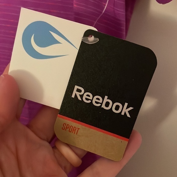 Reebok Pink Short Sleeve V neck t shirt  XL - Picture 3 of 11